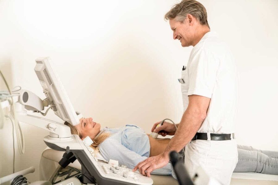 Ultraschalluntersuchung bei Nierenerkrankungen in der Klinik Bad Vigaun